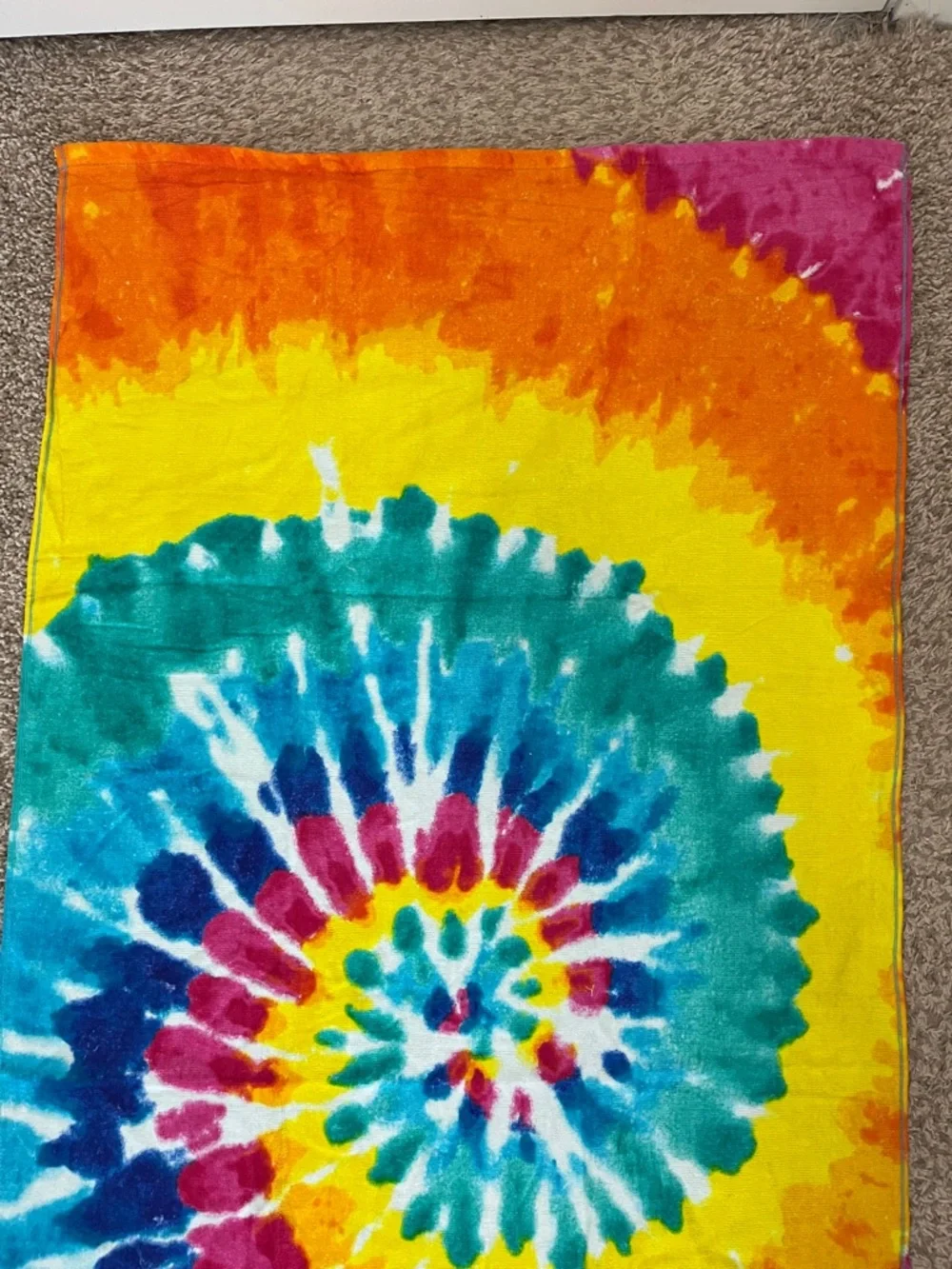Kaufman Towels Rainbow Tie Dye Spiral Beach Towel NWT 28x60 Colorful